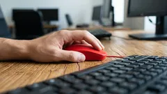 Vaša myš je s najväčšou pravdepodobnosťou pripojená do nesprávneho USB portu – a tu je dôvod