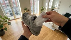 Nepríjemný zápach z obuvi zmizne raz a navždy: jednoduchý a účinný trik s ponožkou