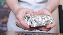 Tieto potraviny by ste nikdy nemali baliť do hliníkovej fólie: na zozname sú štyri