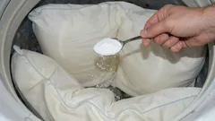 Žltosť zmizne lusknutím prsta: jedna lyžica a vankúše budú snehobiele