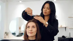 Ako navštíviť kaderníka bez sklamania – vyhnite sa týmto chybám