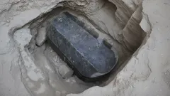 V Egypte otvorili obrovský 27-tonový hermeticky uzavretý sarkofág: čo v ňom našli?